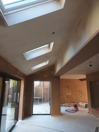 Solid Plastering Workmanship Skilled plasterer mid‑job, delivering a solid, clean render backed by years of graft and real trade expertise.